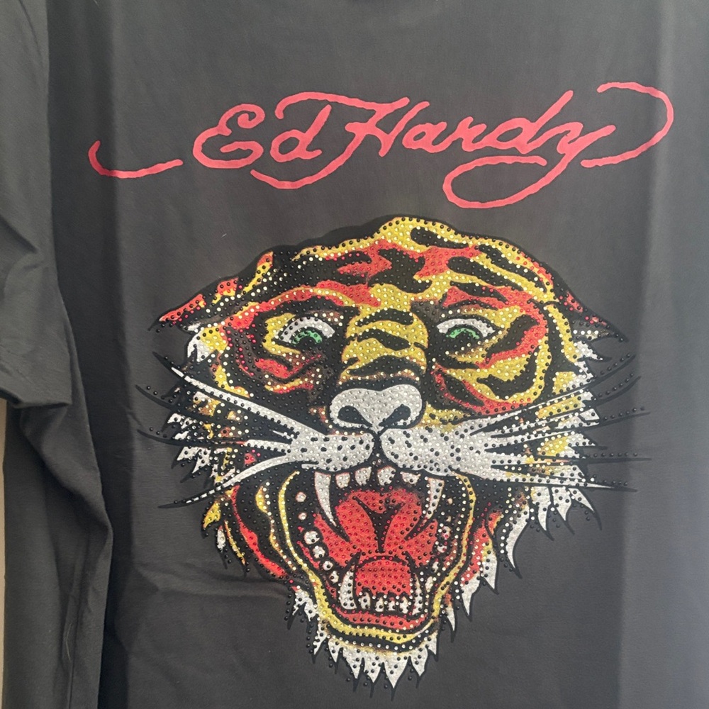 Ed Hardy Black Tee with Vibrant Tiger Design - Picture 7 of 10